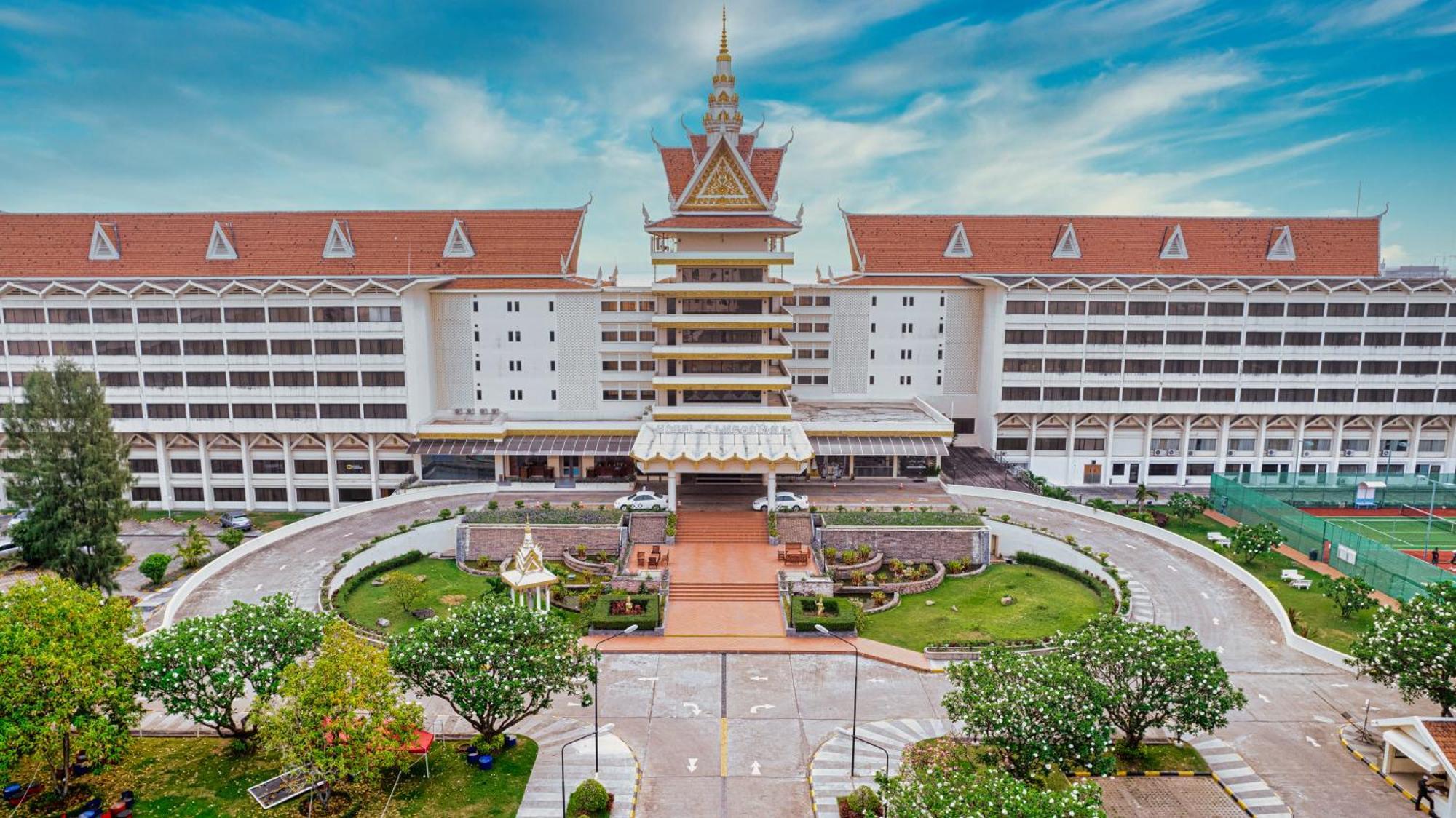 Hotel Cambodiana Пномпень Экстерьер фото